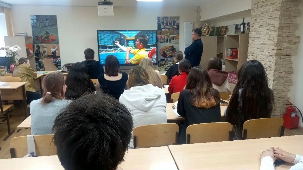 В вашем техникуме для студентов, обучающихся по профессиям «Повар» и…